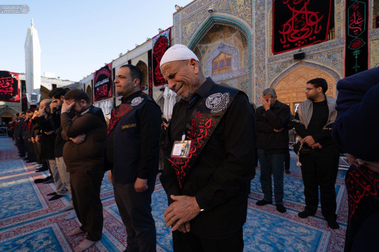 عکس/ عزاداری خادمان حرم علوی در روز شهادت اول مظلوم عالم