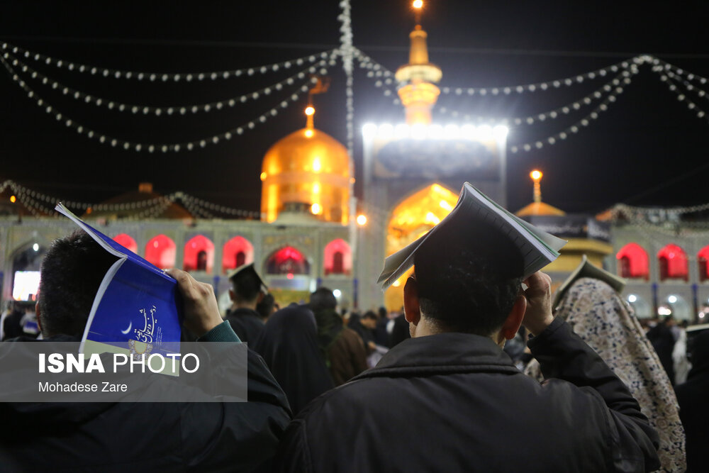 عکس/ مراسم احیای شب بیست و یکم ماه مبارک رمضان در حرم امام رضا (ع)