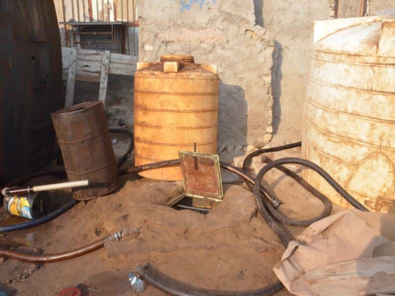 بارانداز و محل انباشت سوخت قاچاق در بندرلنگه لو رفت