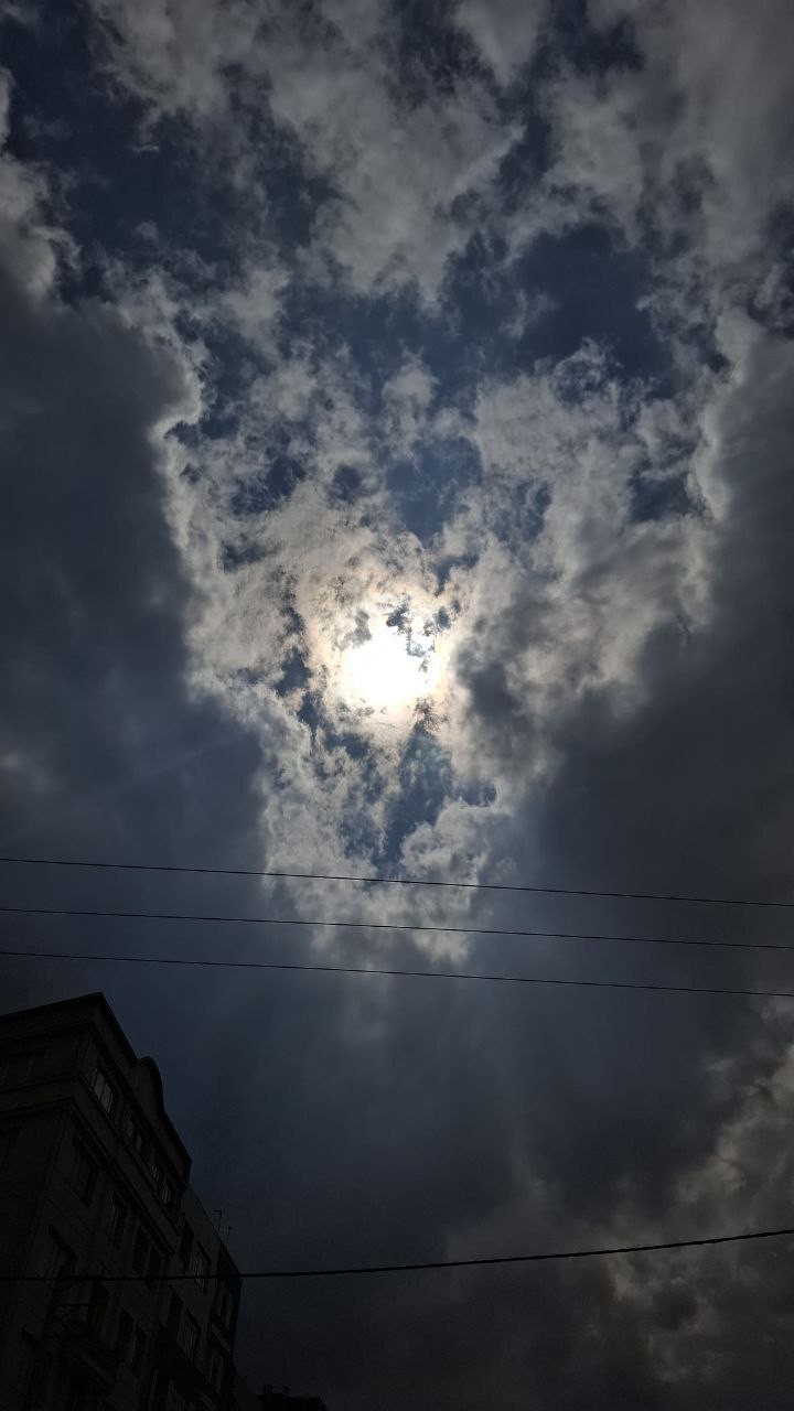 هجوم ابرها در آسمان مشهد