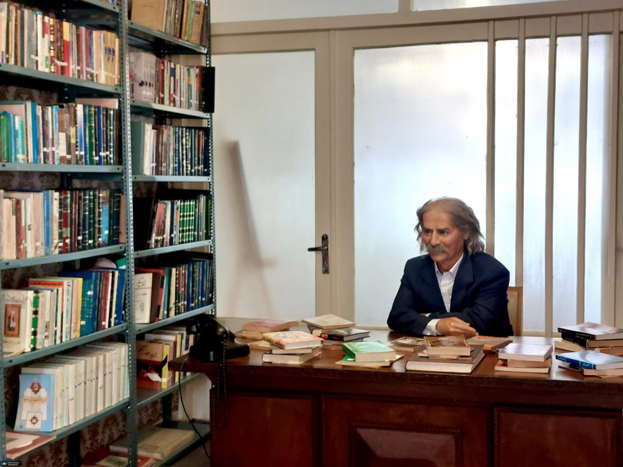 سفره باز خانه اخوان در انتظار مهمانان ناخوانده است؛ پرسه در خانه "امید"