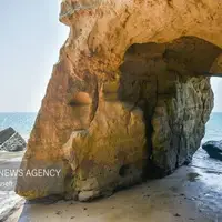 نجات ۱۰۰ گردشگر گرفتار در ساحل کنارک توسط نجاتگران سیستان و بلوچستان