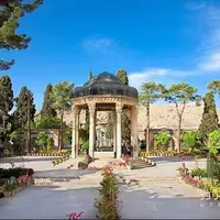 آسمان فارس صاف، گاهی ابری همراه کاهش محسوس دما