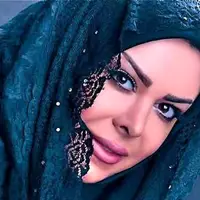 فلور نظری در آغوش شکوفه‌های آلمانی ژست گرفت