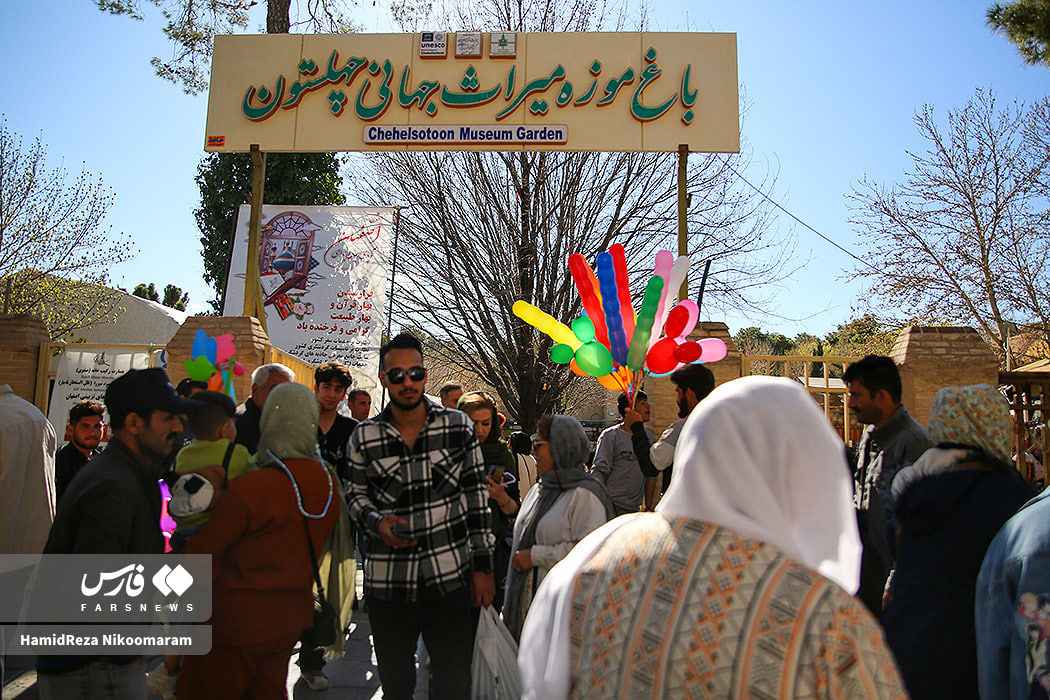 عکس/ بازدید گردشگران از کاخ چهلستون