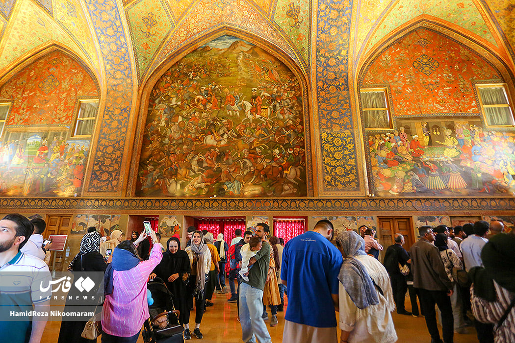عکس/ بازدید گردشگران از کاخ چهلستون