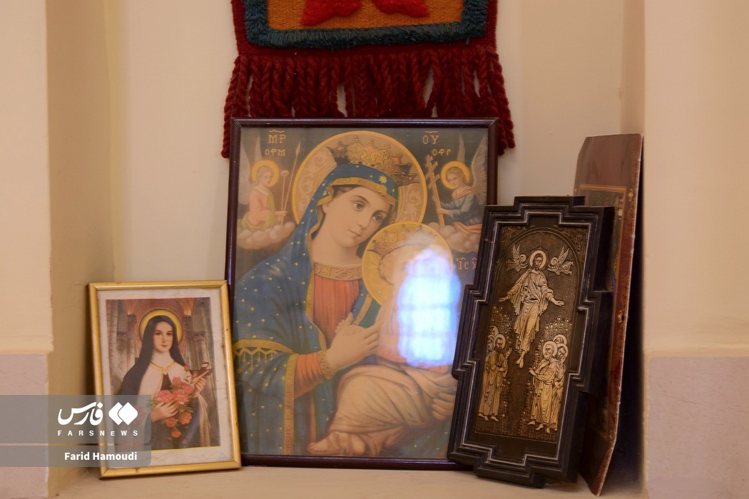 عکس/ همسایگی مسجد و کلیسا در آبادان