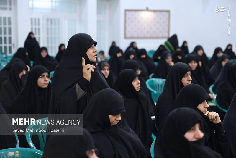عکس/ دیدار جمعی از بانوان حوزوی با قالیباف