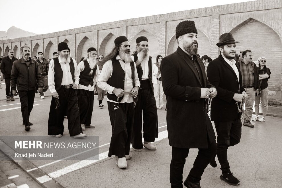 سنت «چاوشی‌خوانی» در سی و سه پل اصفهان