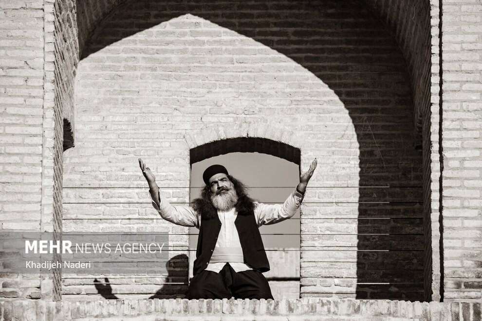 سنت «چاوشی‌خوانی» در سی و سه پل اصفهان