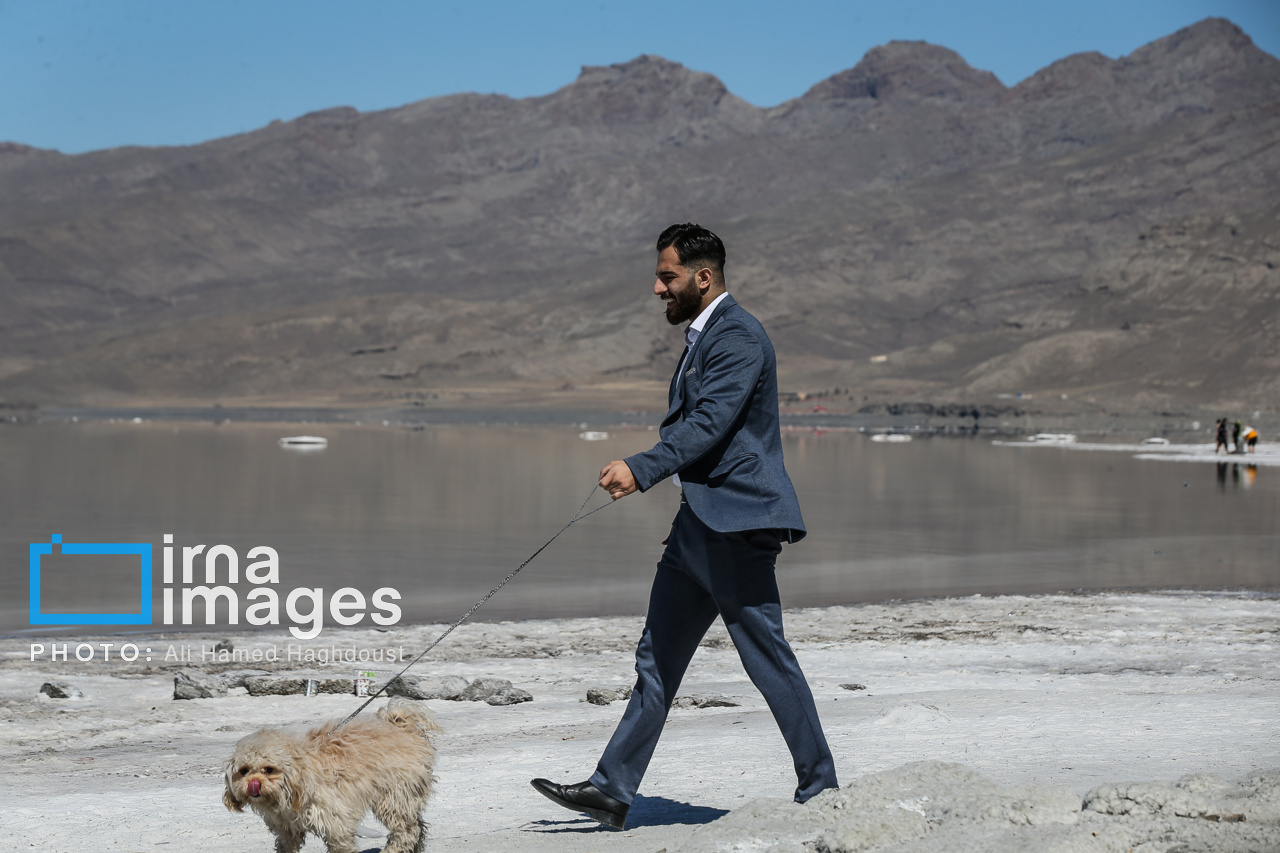 گردشگران نوروزی در دریاچه ارومیه