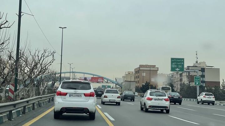 لاین مخصوص خودروهای پرسرنشین در بزرگراه همت تهران