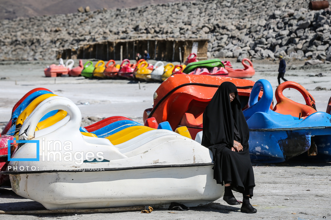 گردشگران نوروزی در دریاچه ارومیه