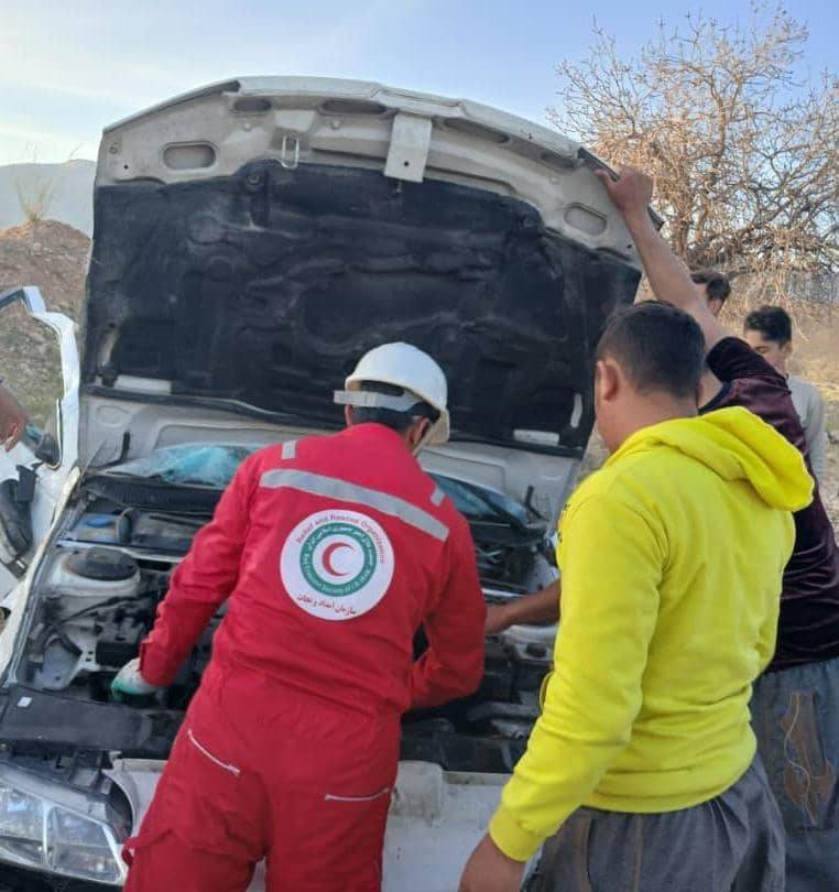 واژگونی خودروی سواری در جاده فسا به شیراز