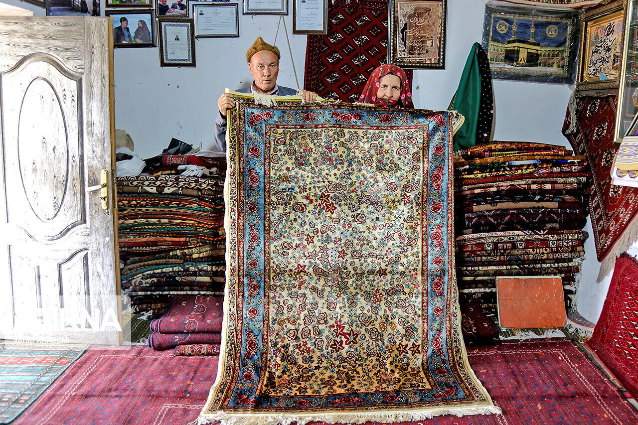 مسافران نوروزی ۱۳۰ میلیارد ریال صنایع دستی از گلستان خریدند