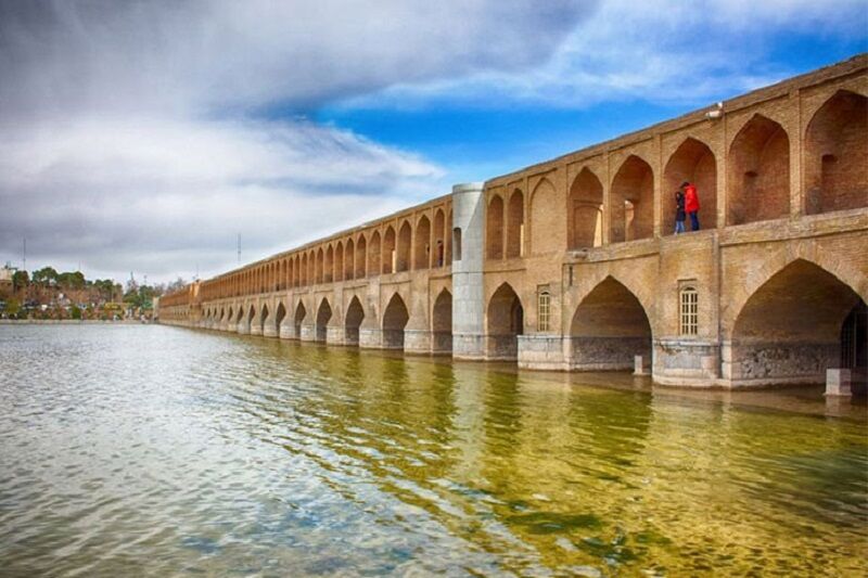 دیوارنویسی روی سی‌وسه پل اصفهان مورد پیگرد قانونی قرار می‌گیرد
