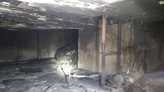 آتشسوزی ساختمان مسکونی در تهران با ۱۹ مصدوم؛ 7 خودرو و موتورسیکلت در آتش سوخت