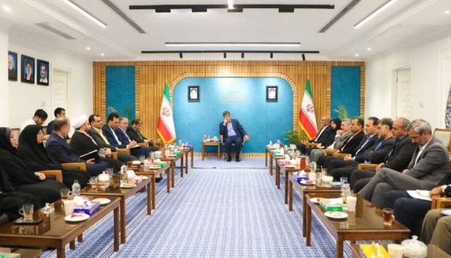 استاندار یزد: توجه به همه جوانب تحصیل، لازمه رشد متوازن دانش‌آموزان است