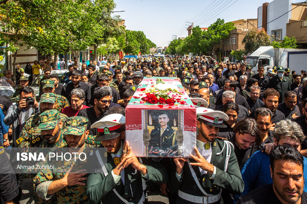 پیکر شهید فراجا در قم تشییع شد