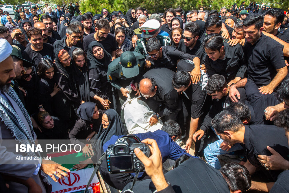 پیکر شهید فراجا در قم تشییع شد