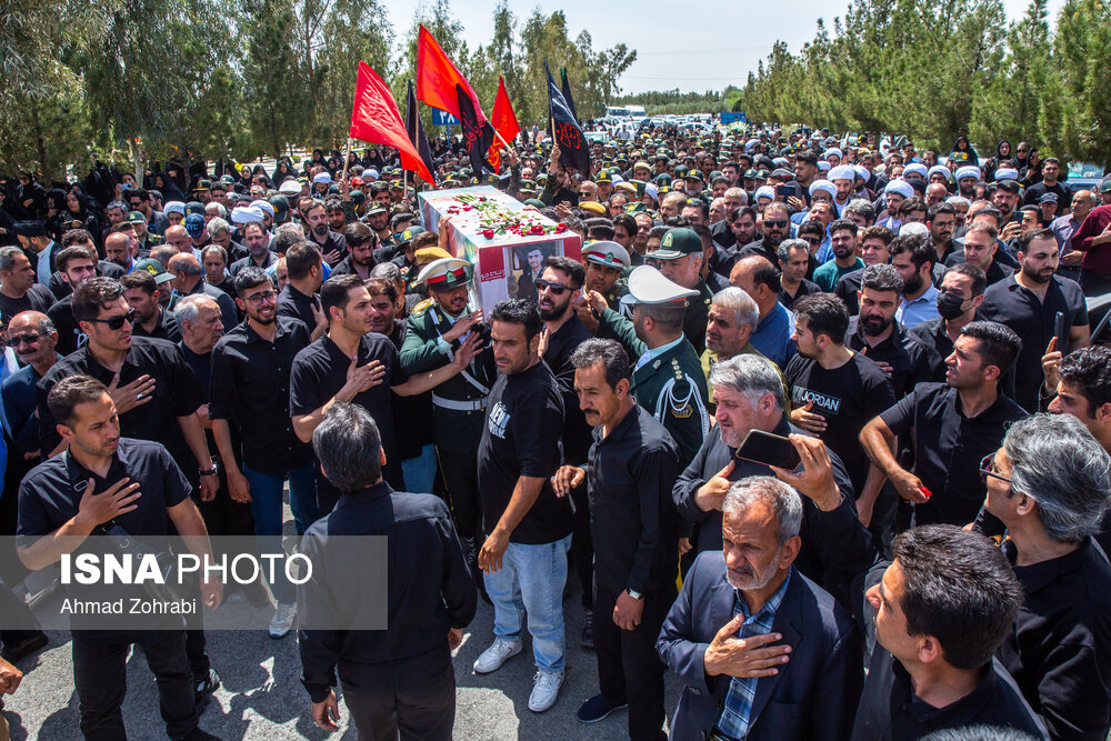 پیکر شهید فراجا در قم تشییع شد