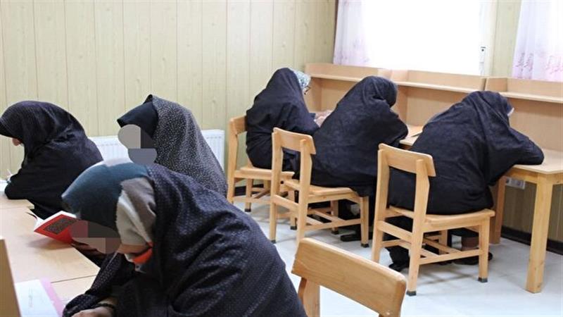 نفس تازه کتاب در زندان فردوس؛ روزی متفاوت برای زنان زندانی