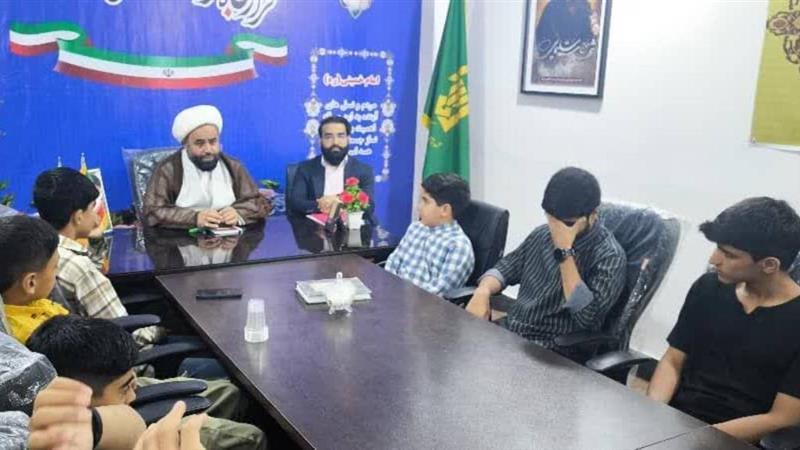 نسل جوان به حضور در نماز جمعه تشویق شوند