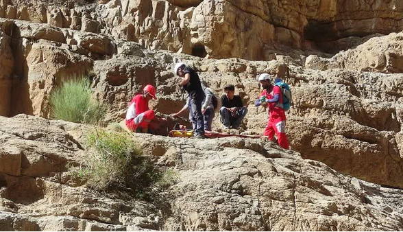 نجات جوان ١٩ ساله در ارتفاعات مهریز