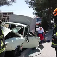 برخورد پیکان‌وانت با تیر چراغ برق در اصفهان ۴ مصدوم داشت