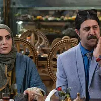 حضور شیوا مکی‌نیان بازیگر نقش شری سریال پایتخت به همراه هومن حاجی عبداللهی در کنسرت علیرضا طلیسچی