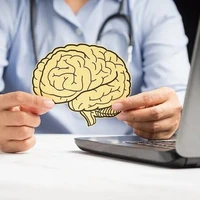 این اشتباهات مغز شما را ۱۰ سال پیرتر می‌کند