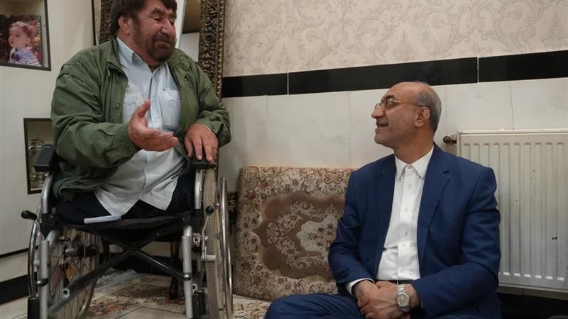 تجلیل استاندار کرمانشاه از جانباز اسدالله تارات و خانواده شهیدان امینی