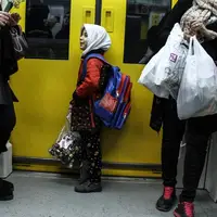 سوراخ کردن گوش در مترو فقط ۳۰ هزار تومان!