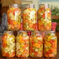 طرز تهیه ترشی ریز خانگی؛ طعمی دلپذیر و خوشمزه برای سفره شما