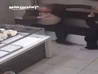 حمله یک پیرزن به فروشنده طلابرای سرقت در ترکیه!