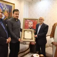 عکس/ دیدار معاون پزشکیان با خانواده شهید امیرعبداللهیان