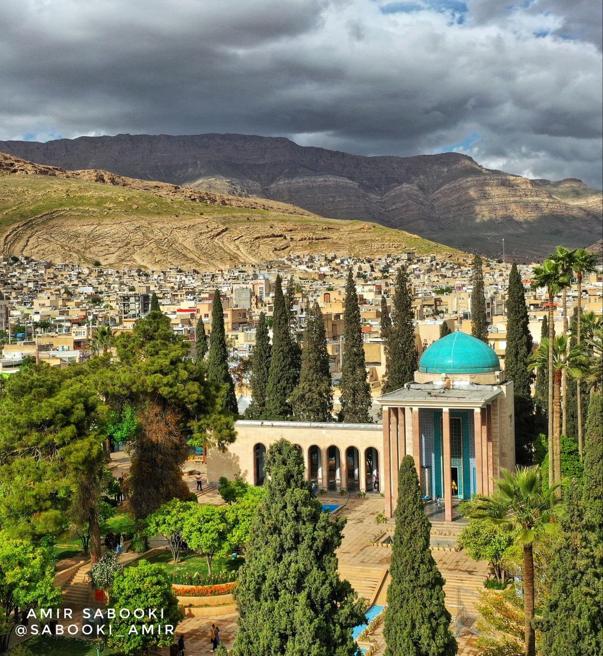 نمایی زیبا از آرامگاه سعدی