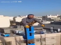حرکات خطرناک و بدون ایمنی کارگران ساختمانی در مشهد
