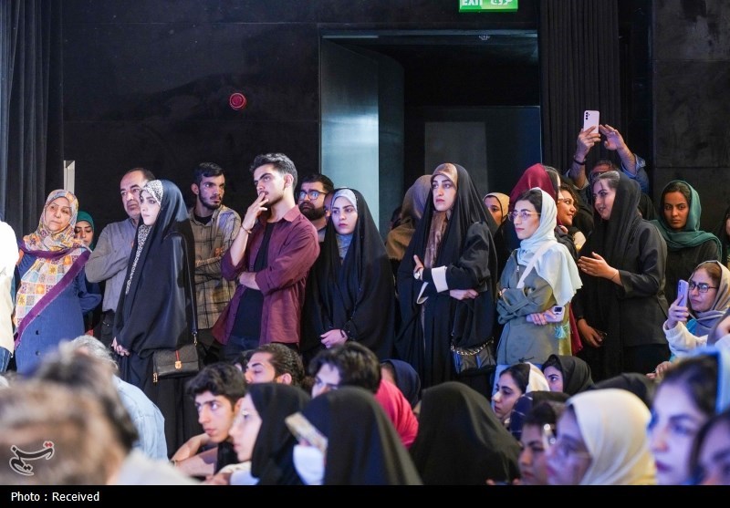 عکس/ جشن امضای کتاب «ن ی س ت» فاضل نظری در شیراز  