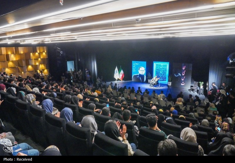 عکس/ جشن امضای کتاب «ن ی س ت» فاضل نظری در شیراز  