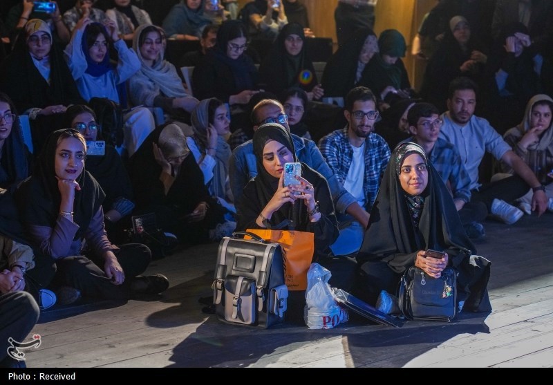 عکس/ جشن امضای کتاب «ن ی س ت» فاضل نظری در شیراز  