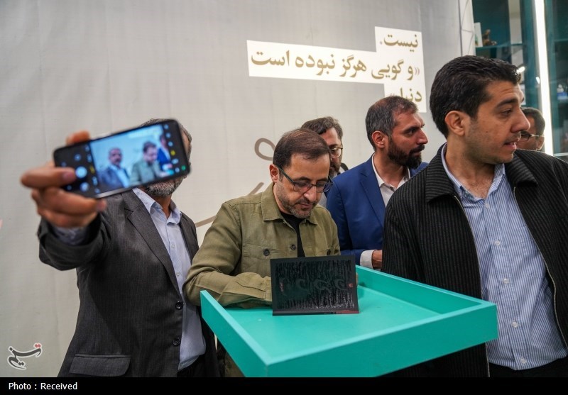 عکس/ جشن امضای کتاب «ن ی س ت» فاضل نظری در شیراز  