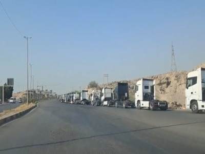 رژه کامیون‌داران بندرعباس به یاد جانباختگان حادثه بندر رجایی