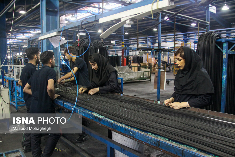عکس/ کارگران، رهایی از مشکلات هرگز!