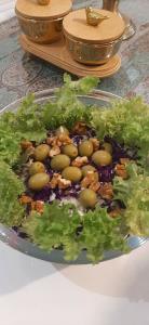 از شما/سالاد ، نرگس خاتون