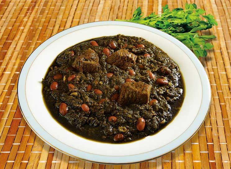 قورمه سبزی رشتی؛ غذایی که حال و هوای شمال را به خانه‌تان می‌آورد