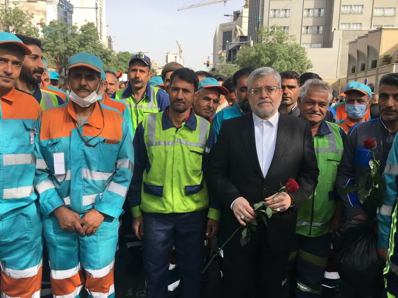 خادمان شهری در مشهد از امام مهربانیها اذن خدمت گرفتند