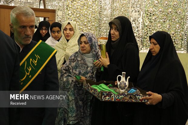 غباروبی حرم مطهر حضرت سیدعلی‌بن‌حمزه‌بن‌موسی‌الکاظم(ع)