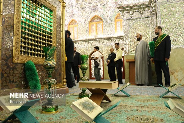 غباروبی حرم مطهر حضرت سیدعلی‌بن‌حمزه‌بن‌موسی‌الکاظم(ع)