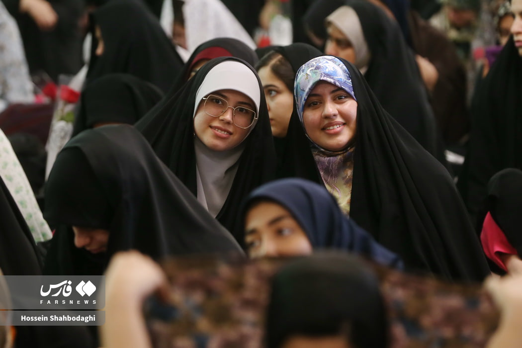 اجتماع دختران دانشجوی سراسر کشور در حرم حضرت معصومه(س) 